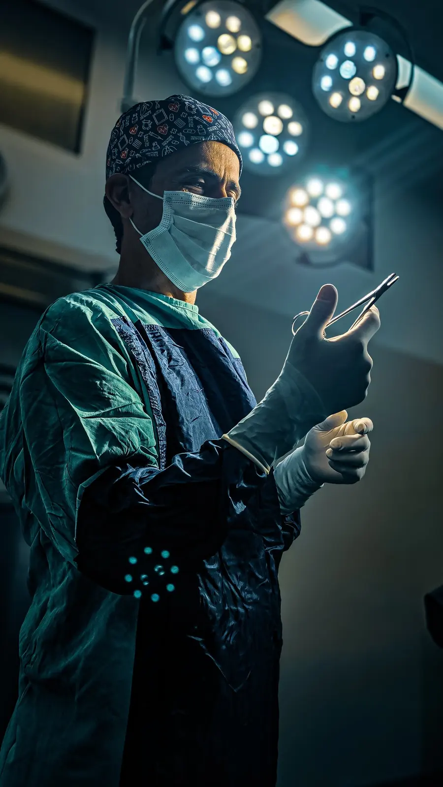 El Dr. Diego Vaccarezza en el quirófano